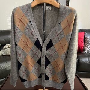 Vintage Men’s Pringle Gray and Tan Argyle Cardigan